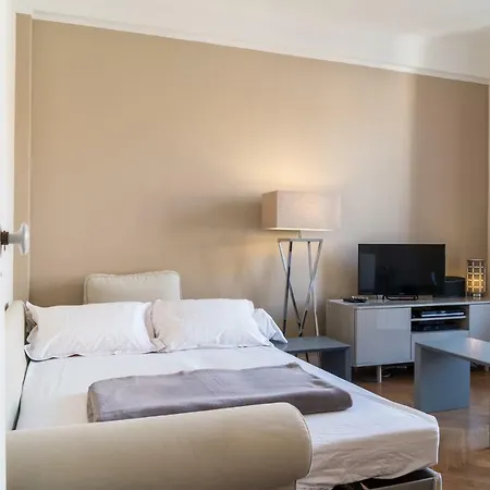 Spacious One Bedroom - Great Location! Апартаменты