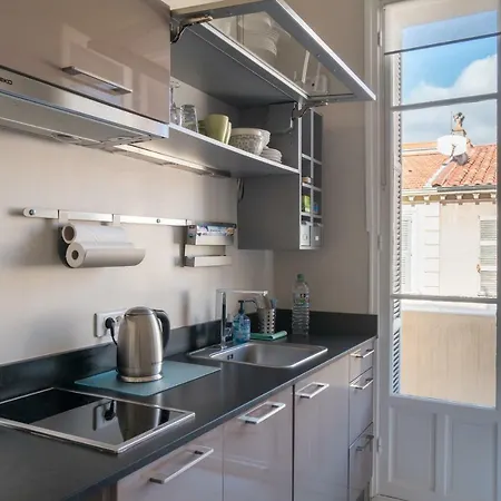 Апартаменты Spacious One Bedroom - Great Location!