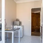 Lägenhet Spacious One Bedroom - Great Location! *
