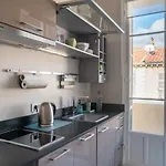 Lägenhet Spacious One Bedroom - Great Location!