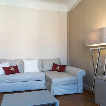 Lägenhet Spacious One Bedroom - Great Location! *