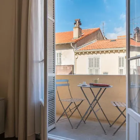 Spacious One Bedroom - Great Location! Apartment *