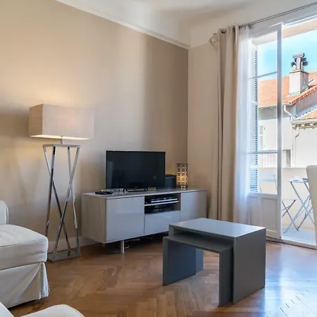 Lägenhet Spacious One Bedroom - Great Location! Cannes