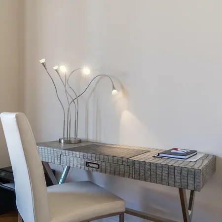 Spacious One Bedroom - Great Location! Διαμέρισμα *