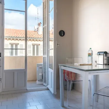 Spacious One Bedroom - Great Location! Κάννες