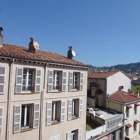 Apartment Spacious One Bedroom - Great Location!