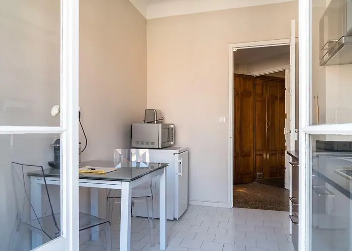 Apartament Spacious One Bedroom - Great Location! *