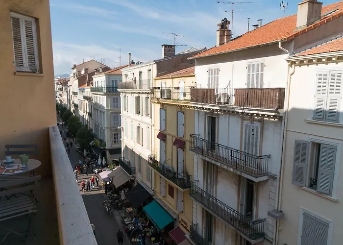 Apartament Spacious One Bedroom - Great Location! *