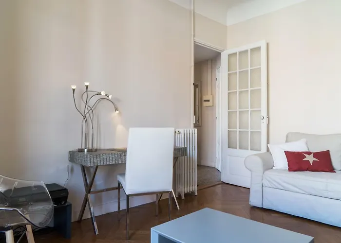 Spacious One Bedroom - Great Location! Cannes