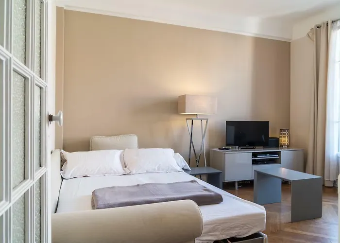 Spacious One Bedroom - Great Location! Apartament