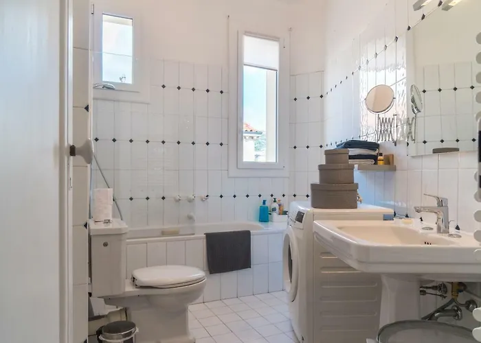 Spacious One Bedroom - Great Location! Apartament Cannes