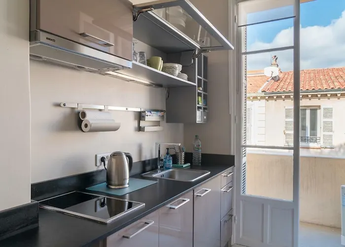 Apartament Spacious One Bedroom - Great Location!