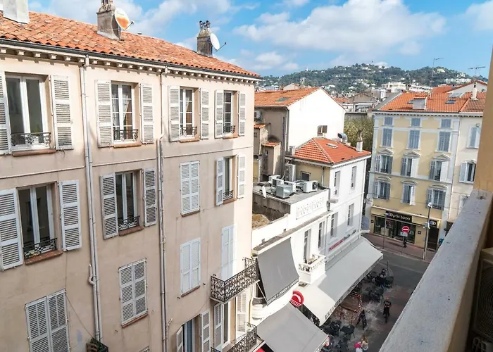 Spacious One Bedroom - Great Location! Cannes