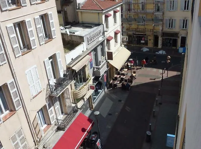 Spacious One Bedroom - Great Location! Apartament Cannes