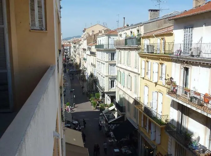 Spacious One Bedroom - Great Location! Apartament Cannes
