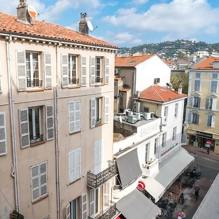 Spacious One Bedroom - Great Location! Cannes